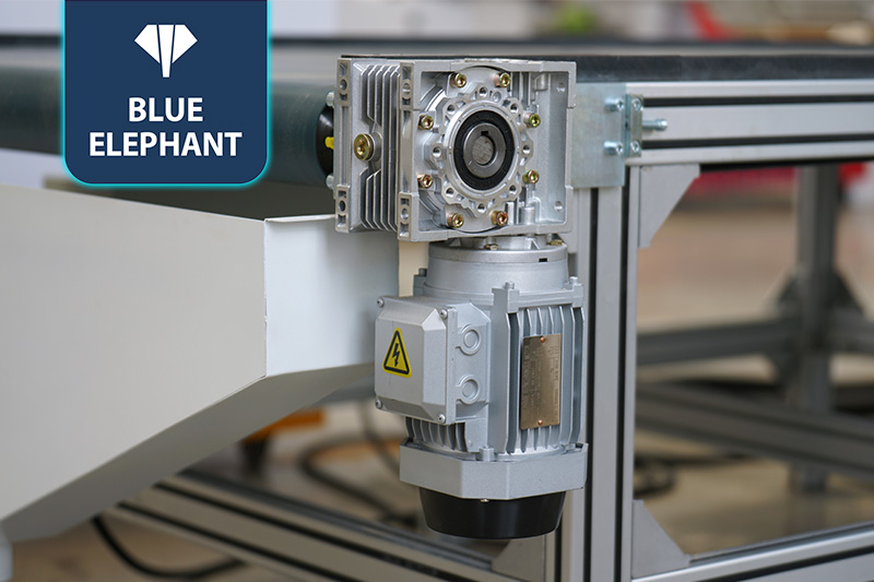 EK2直排換刀加工中心+上下料貼標(biāo)