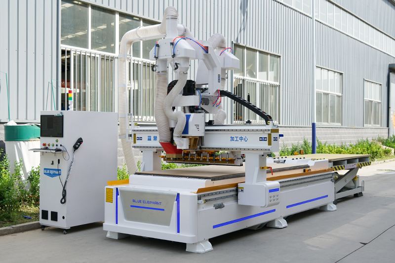 無(wú)孔工藝開料機(jī)帶上料平臺(tái)