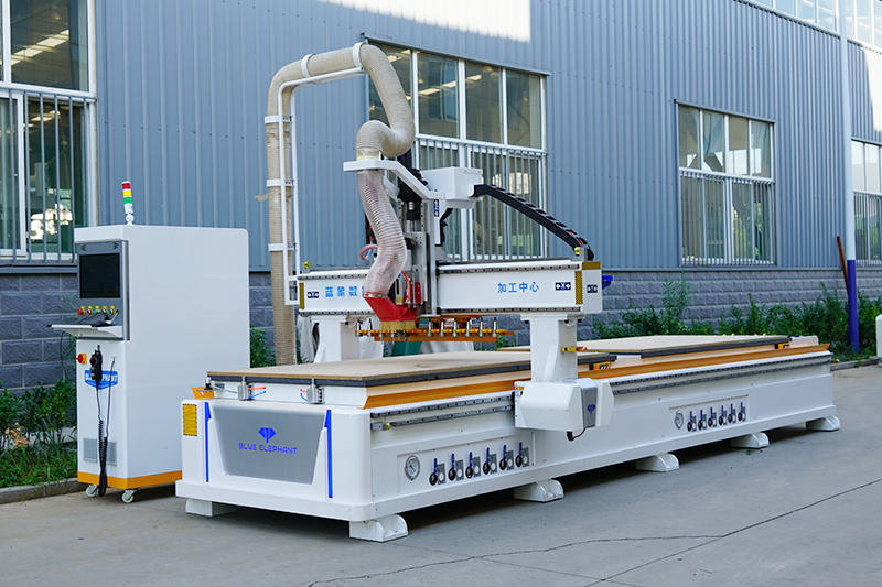 全自動(dòng)木工開(kāi)料機(jī)